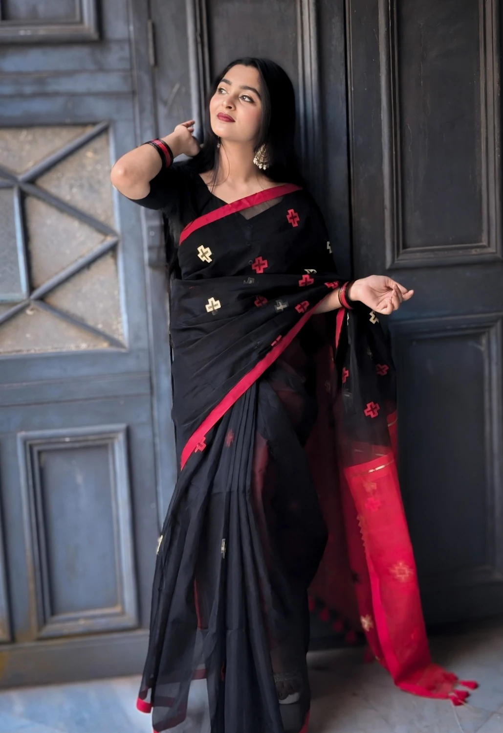 Black-Red Combination Handloom Gas Halfsilk Saree - Image 4