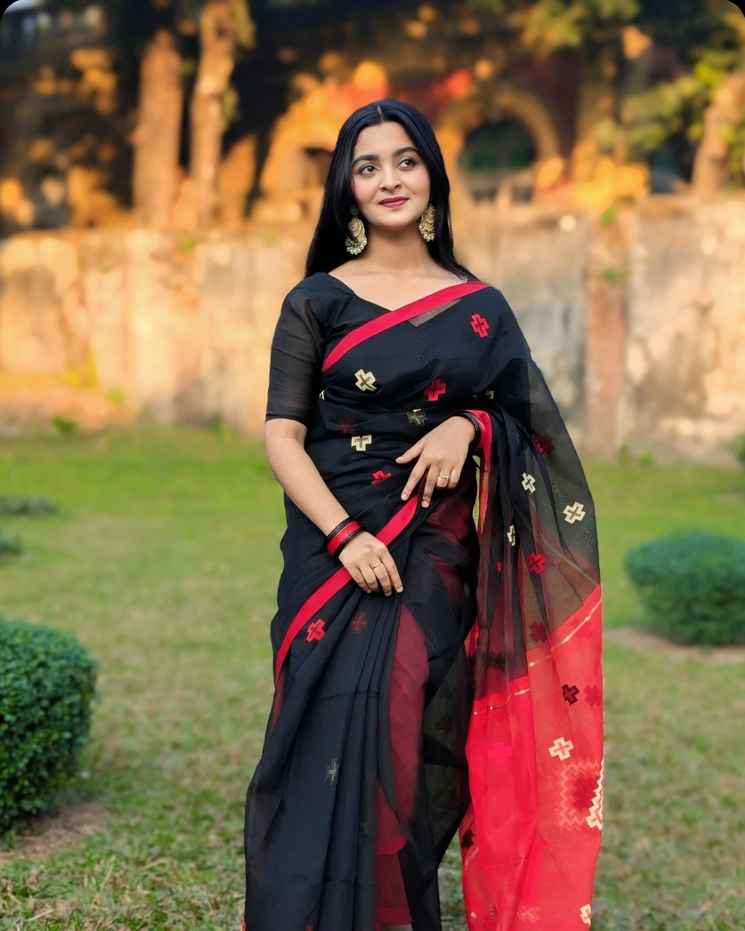 Black-Red Combination Handloom Gas Halfsilk Saree - Image 3