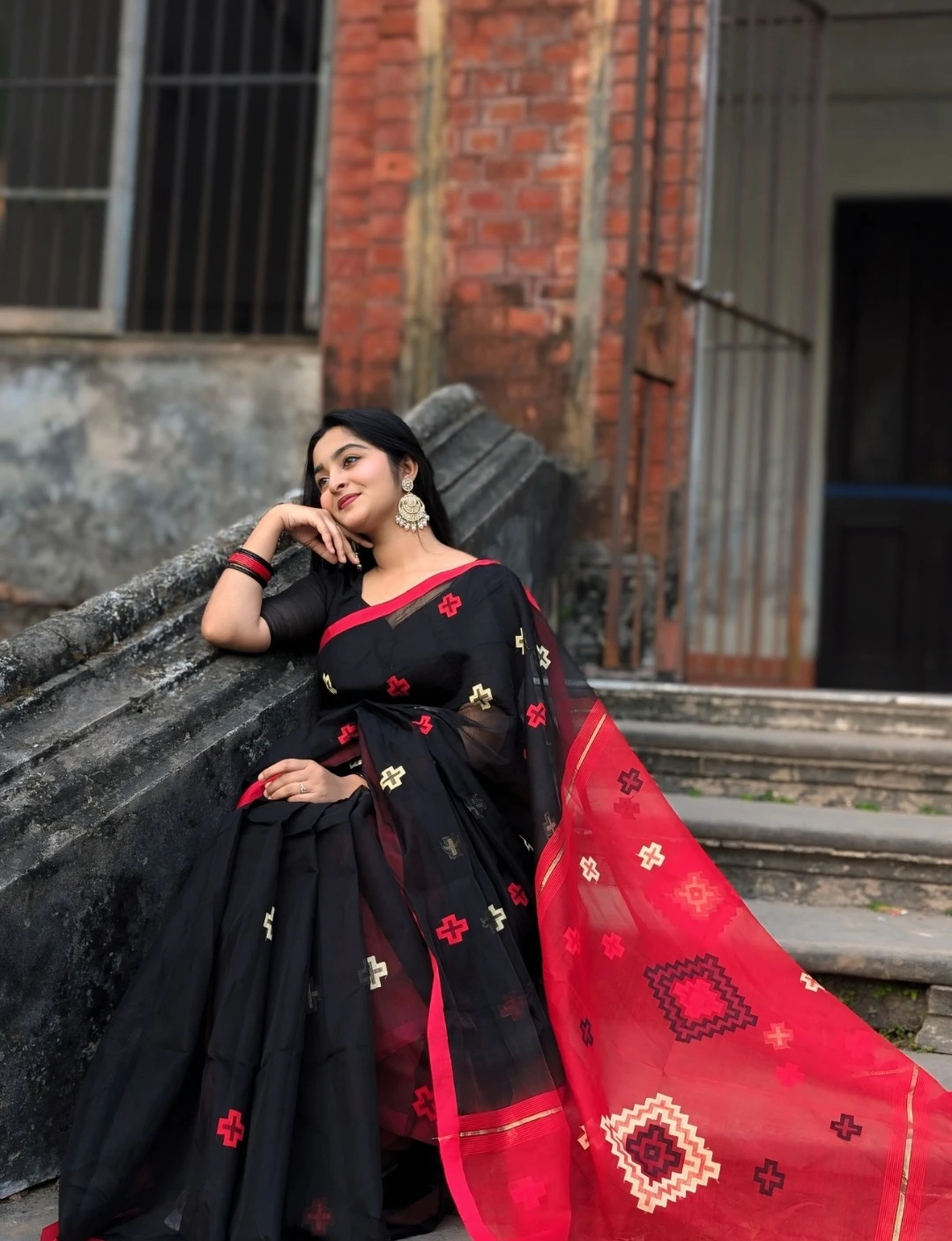 Black-Red Combination Handloom Gas Halfsilk Saree - Image 5