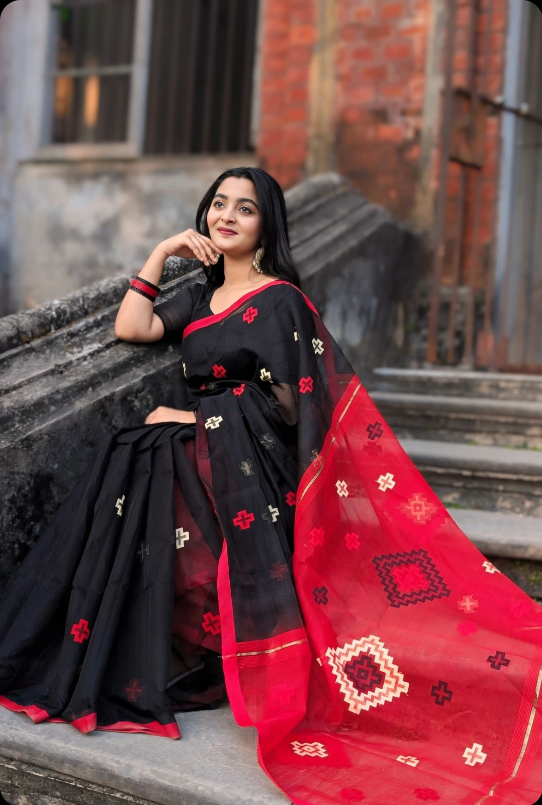 Black-Red Combination Handloom Gas Halfsilk Saree